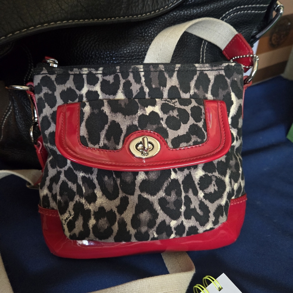 Coach - Chettah Print Crossbody 👜🔥